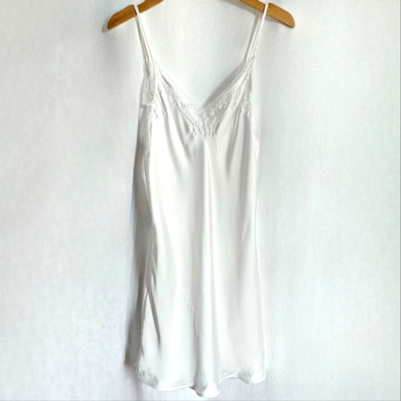 Victoria’s Secret White Floral Lace Slip Dress - Picture 5 of 16